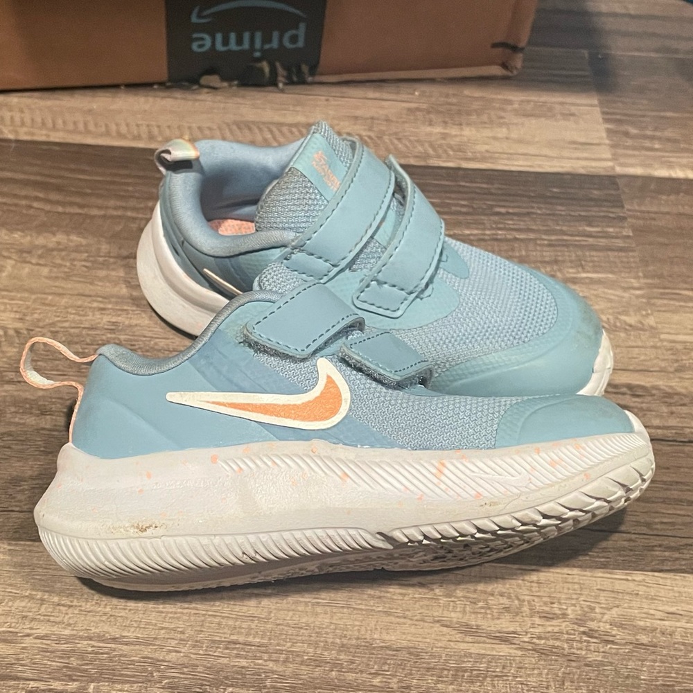 Girls Nike Sneakers Size 7